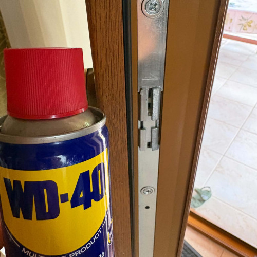 Ajtózár karbantartás WD40-el