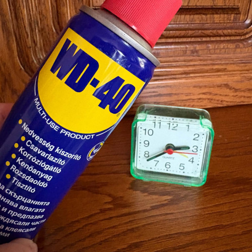 Óra karbantartása WD40-el