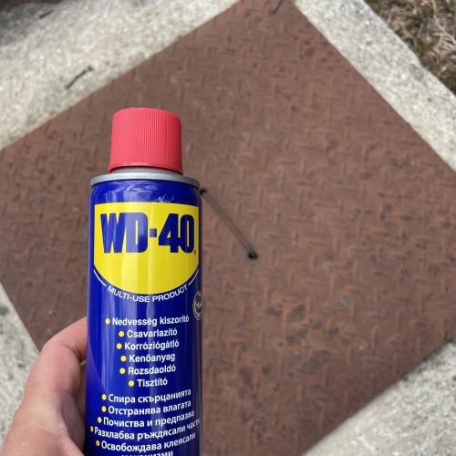 Csatorna fedél karbantartása WD40-el