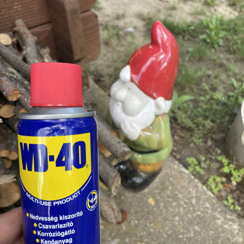 Kerti törpe karbantartása WD40-el