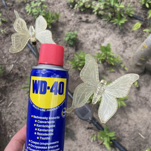Napelemes kerti díszek karbantartása WD40-el