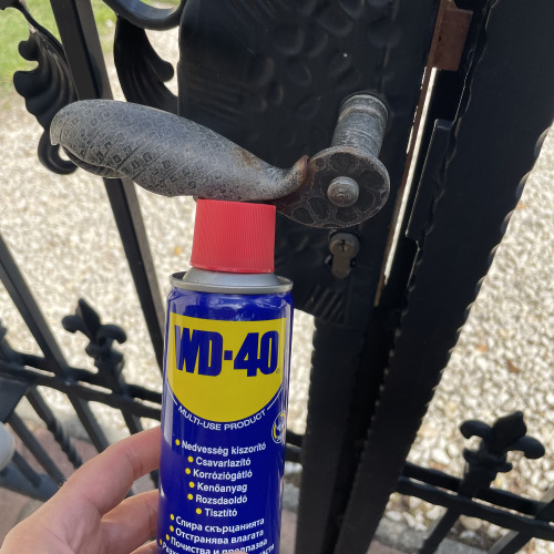 Vas kilincs karbantartása WD40-el