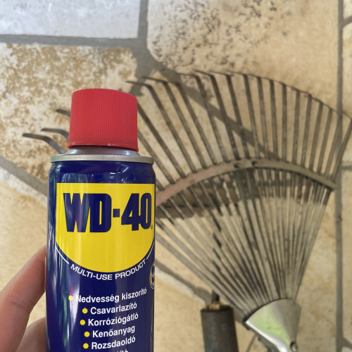 Gereblye karbantartása WD40-el