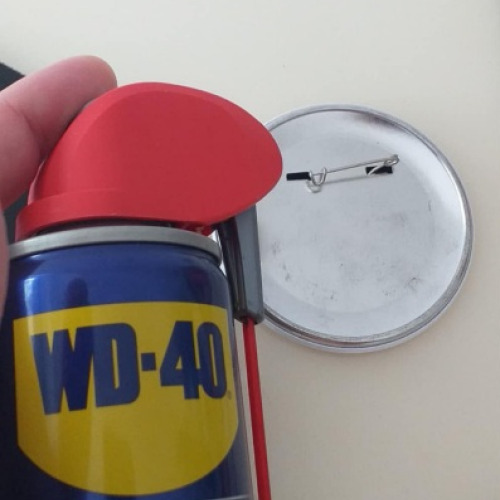 Kitűző csat wd40