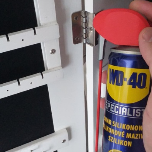 Ékszeres szekrény zsanér kenése wd40