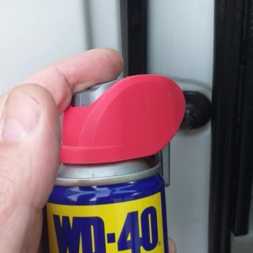 Autó rögzítő csavar wd40