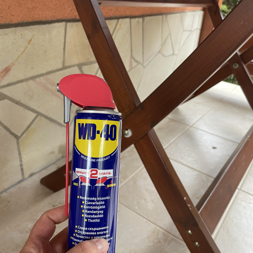 Szoruló asztal kenése WD40-el