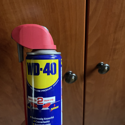 Szekrényajtó karbantartás WD40-el