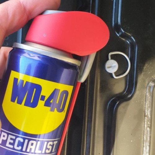 Motor fedél csavar wd40
