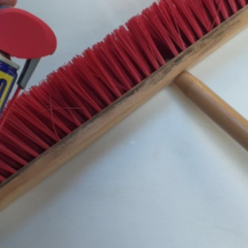 Beszolrúlt seprű fej wd40