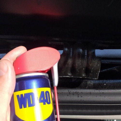 Csomagtartó ajtó zsanér wd40