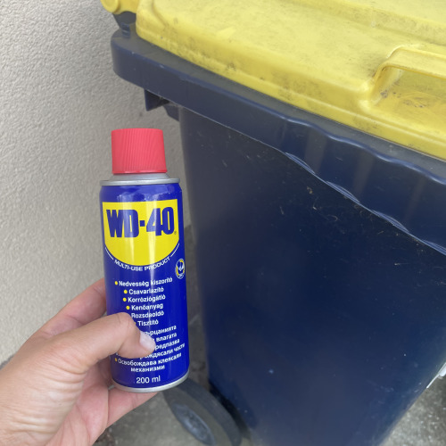 Hulladékgyűjtő karbantartás WD40-el
