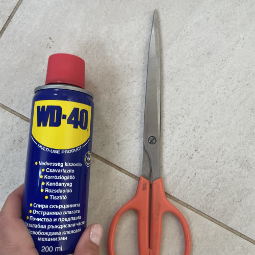 Olló karbantartás WD40-el