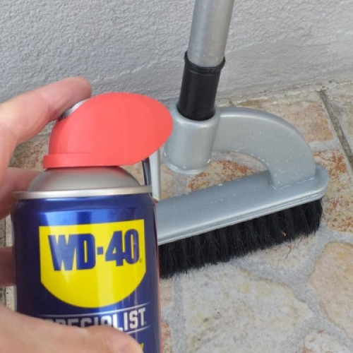 Szoruló söprűnyél wd40