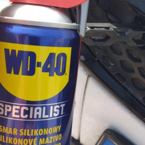 Autó motorháztető nyitó fül wd40
