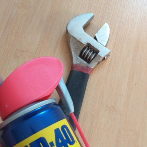 Állító fejű villáskulcs wd40