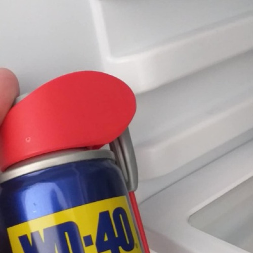 Hűtőszekrény zsíros, ragacsos foltok eltávolítása wd40