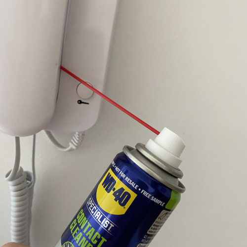 Kaputelefon gombjainak karbantartása