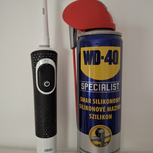 Szoruló elekromos fogkefe fej/ kis csavar wd40