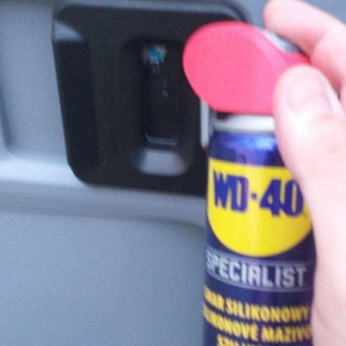 Tároló ajtó nyitó wd40