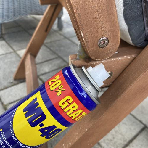 Dönthető kertiszék kenése