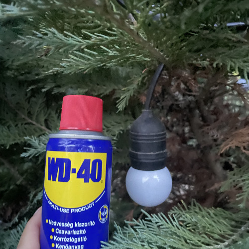 LED izzó foglalat karbantartás WD40-el
