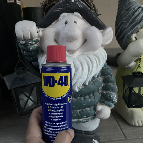 Kerti törpe lámpásának karbantartása WD40-el