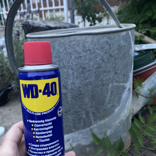 Locsolókanna karbantartás WD40-el